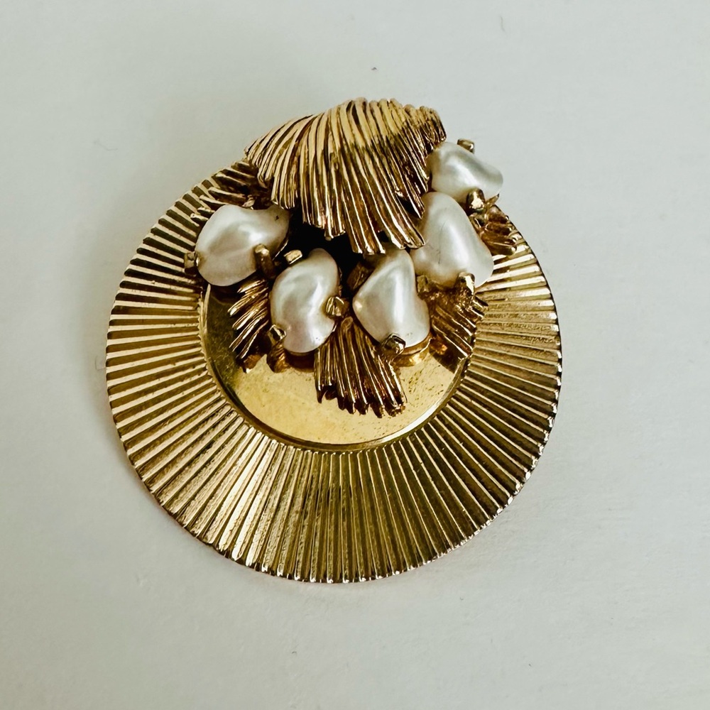 Vintage Signed BOUCHER Circular Art Deco Gold w Pearl 1.5” Brooch
